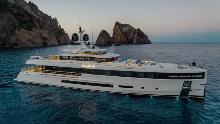 Luxury Yacht CLUB